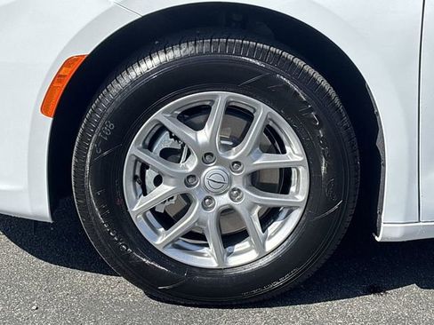 New 2026 Chrysler Pacifica Select image 10