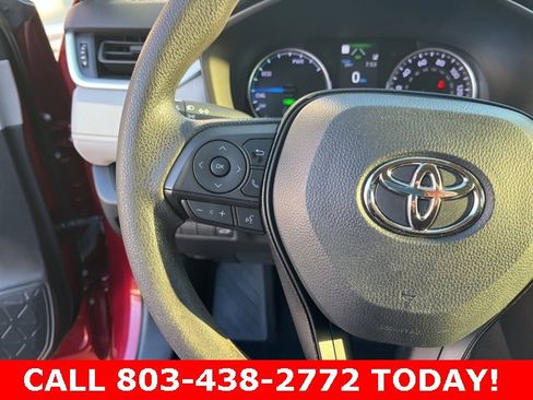 Used 2022 Toyota RAV4 XLE image 21