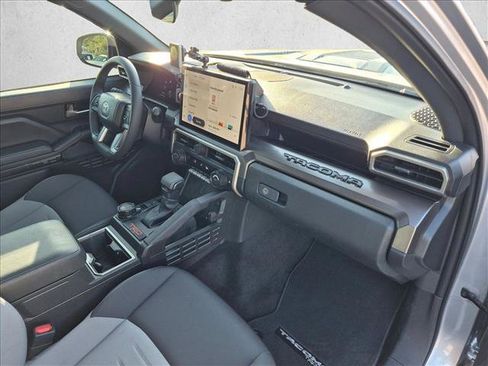 Used 2024 Toyota Tacoma TRD Sport AWD/4WD image 21