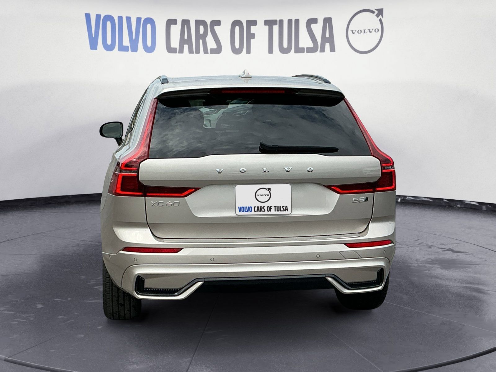 Used 2026 Volvo XC60 B5 Plus w/ Protection Package Premier AWD/4WD image 4