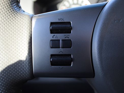 Used 2012 Nissan Frontier PRO-4X image 25