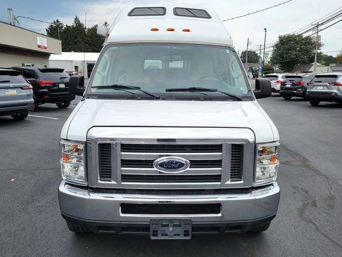 Used 2010 Ford E-350 and Econoline 350 Super Duty image 2