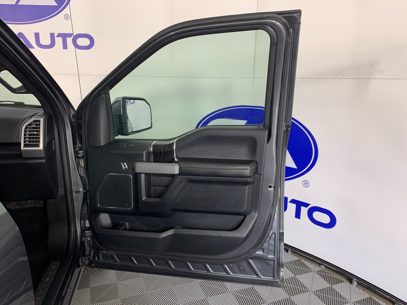 Used 2019 Ford F150 Platinum w/ Equipment Group 701A Luxury AWD/4WD image 37