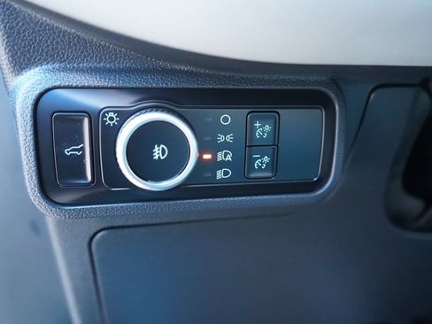 Used 2025 Ford Explorer Active w/ Active Comfort Package RWD image 29