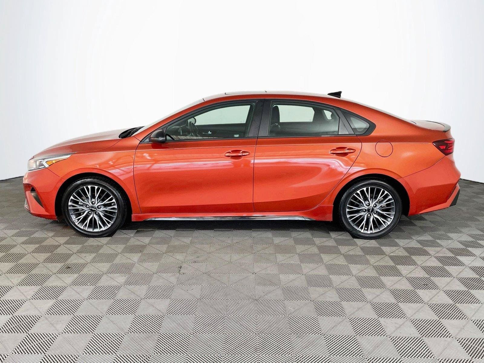 Used 2022 Kia Forte GT-Line w/ GT-Line Premium Package FWD image 4