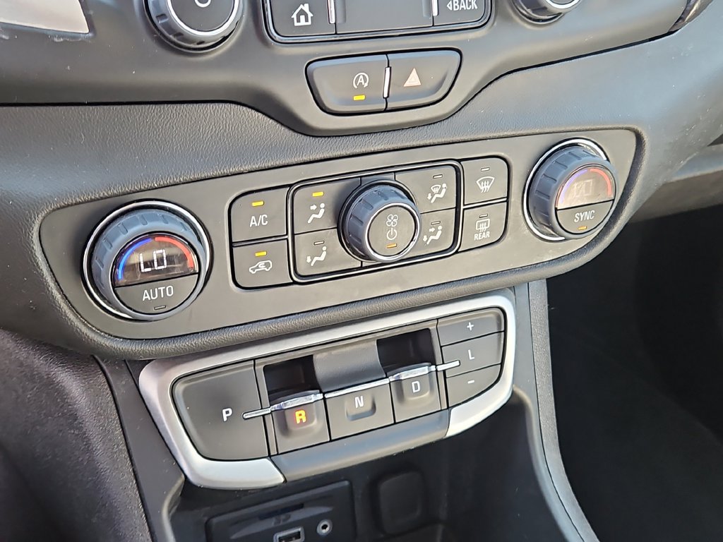 Used 2024 GMC Terrain SLT AWD/4WD image 32