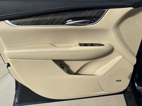 Used 2017 Cadillac XT5 FWD image 8