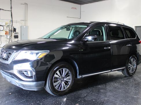 Used 2018 Nissan Pathfinder SL w/ Cargo Package FWD image 7
