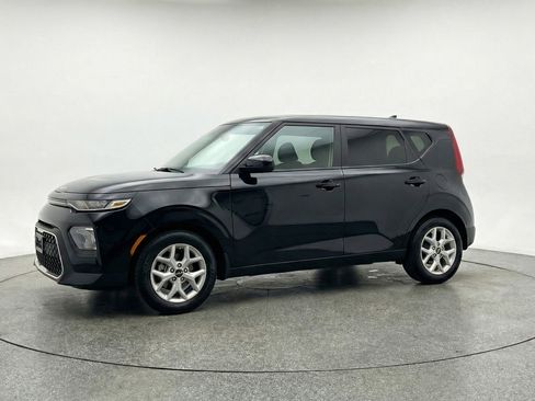 Used 2025 Kia Soul LX w/ LX Technology Package FWD image 3