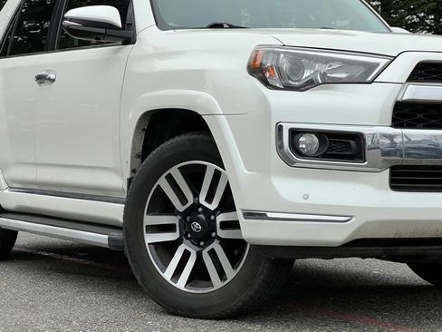 Used 2017 Toyota 4Runner SR5 Premium image 2