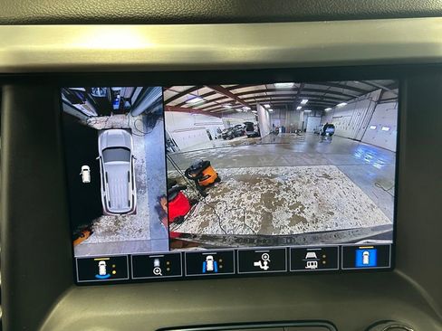 Certified 2023 GMC Acadia SLT w/ Technology Package image 22