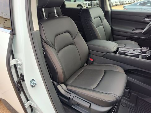 New 2026 Nissan Pathfinder SL w/ SL Premium Package FWD image 13