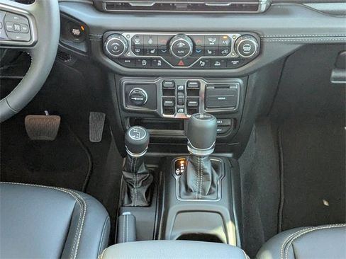 New 2025 Jeep Gladiator Sport image 19