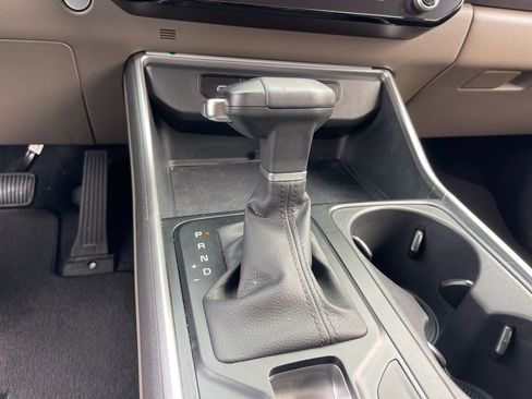 Certified 2025 Kia Carnival FWD image 16