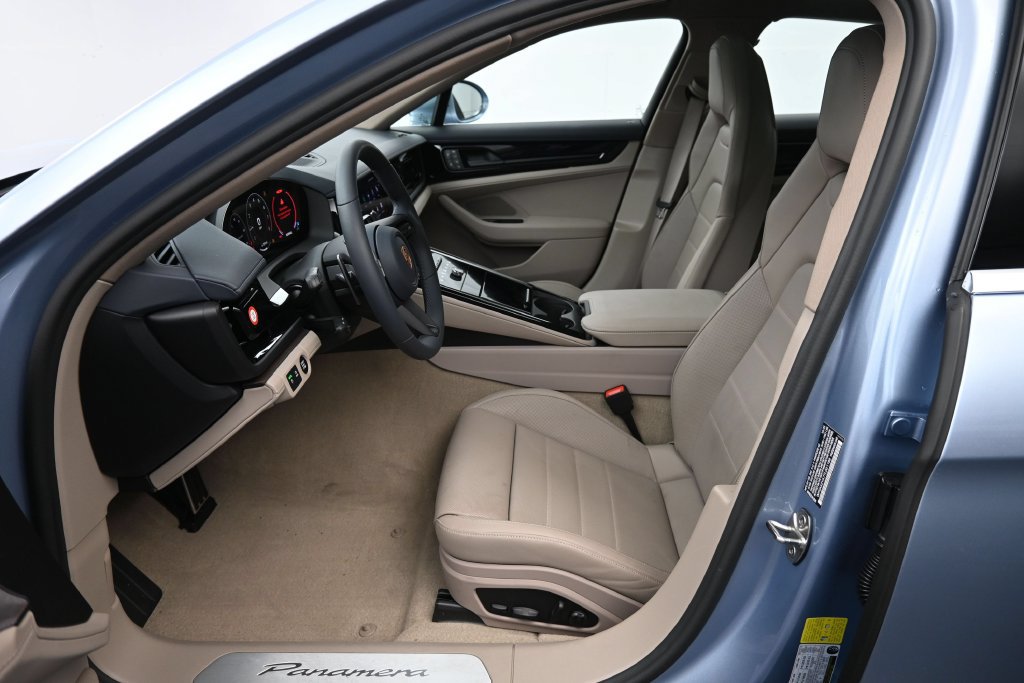 Certified 2026 Porsche Panamera RWD image 11