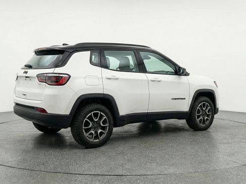 Used 2025 Jeep Compass Trailhawk image 9