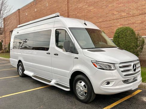 Used 2020 Mercedes-Benz Sprinter 3500 w/ Windows All Around Package image 94