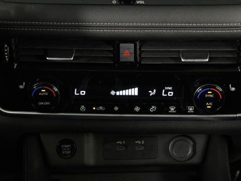 Certified 2025 Nissan Rogue Platinum FWD image 23