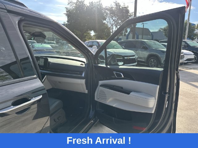 Used 2024 Kia Carnival SX Prestige FWD image 23