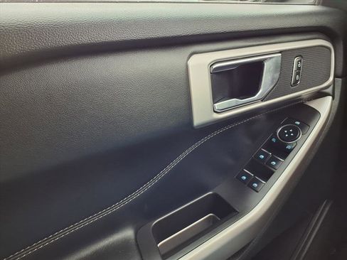 Used 2023 Ford Explorer XLT image 19