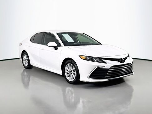 Used 2021 Toyota Camry LE FWD image 7