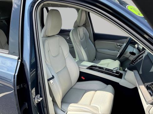 Used 2025 Volvo XC90 B6 Ultra w/ Protection Package Premier AWD/4WD image 31