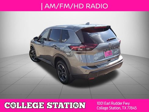 Used 2024 Nissan Rogue SV FWD image 4