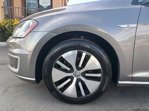 Used 2016 Volkswagen e-Golf SE w/ DC Fast Charging Package image 11