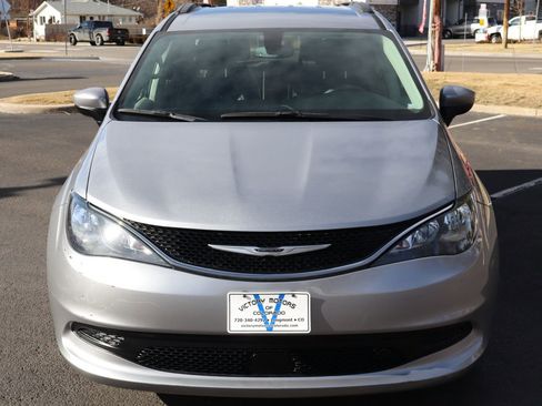 Used 2021 Chrysler Voyager Lxi image 12