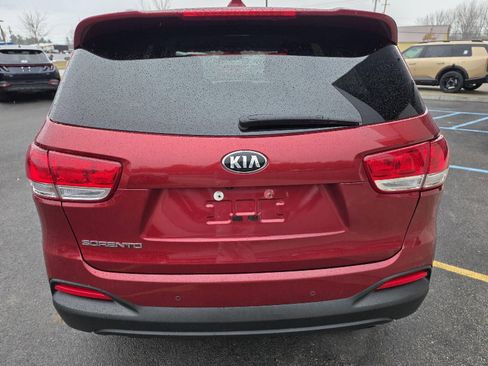 Used 2017 Kia Sorento LX w/ LX Convenience Package image 4