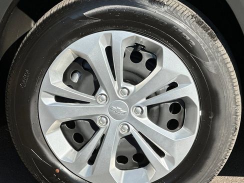 Used 2025 Chevrolet Trax LS image 30