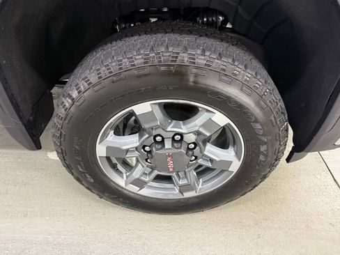 New 2025 GMC Sierra 2500 SLT image 4