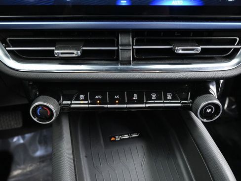 Used 2025 Chevrolet Equinox EV LT w/ Convenience Package image 27