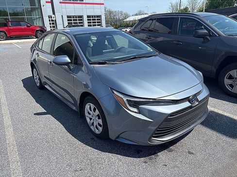 Used 2024 Toyota Corolla LE AWD/4WD image 2
