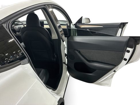 Certified 2023 Tesla Model Y Long Range AWD/4WD image 12