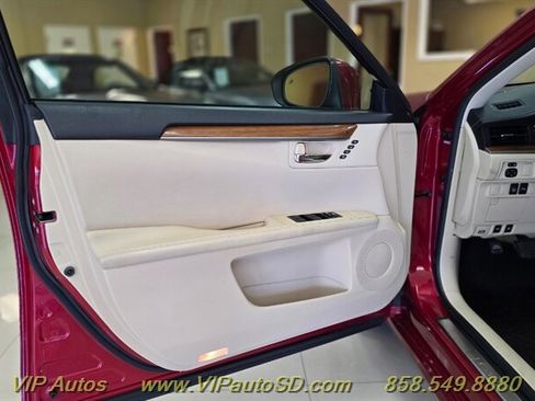 Used 2014 Lexus ES 300h w/ Premium Package w/Bamboo Trim image 9