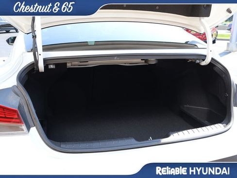 Used 2025 Hyundai Elantra Limited FWD image 16