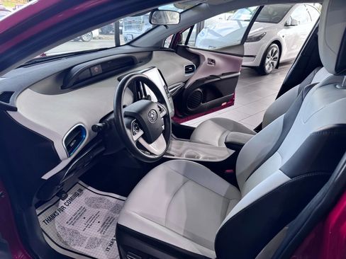 Used 2017 Toyota Prius Prime Premium image 9