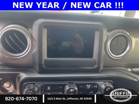 Used 2019 Jeep Wrangler Unlimited Sahara image 11