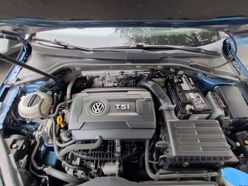 Used 2016 Volkswagen Golf S image 11