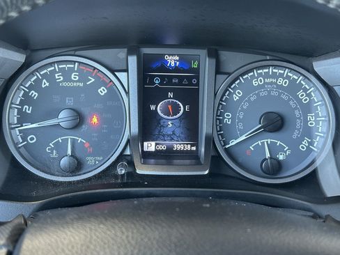 Certified 2022 Toyota Tacoma TRD Off-Road w/ TRD Premium Off Road Package AWD/4WD image 23