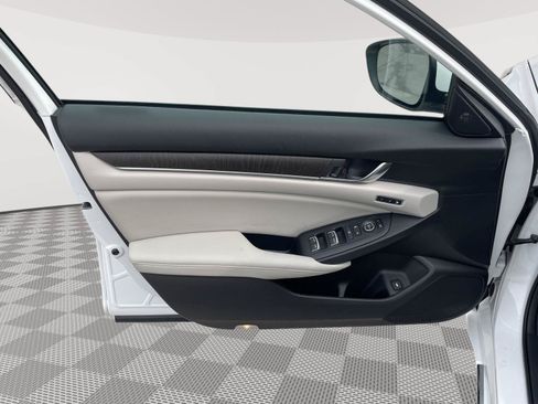 Used 2018 Honda Accord Touring image 23