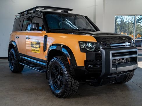 Used 2022 Land Rover Defender 110 X-Dynamic SE image 4