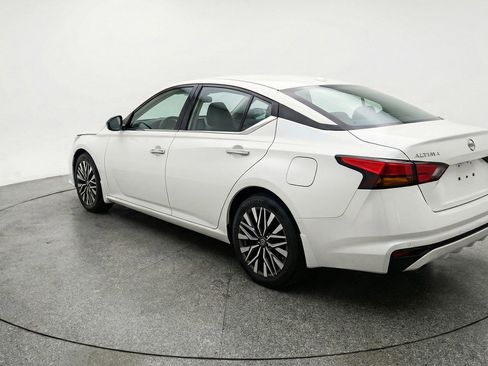 Used 2025 Nissan Altima 2.5 SV image 6