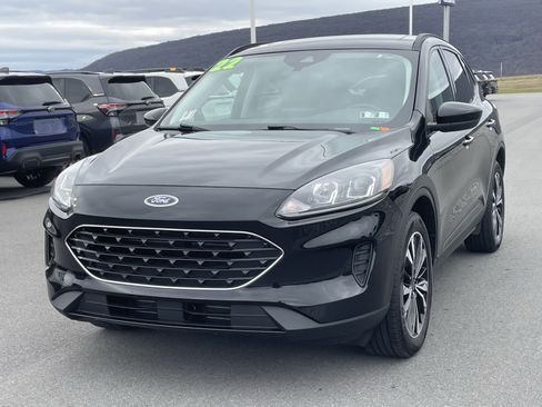 Used 2022 Ford Escape SE w/ SE Sport Appearance Package image 8