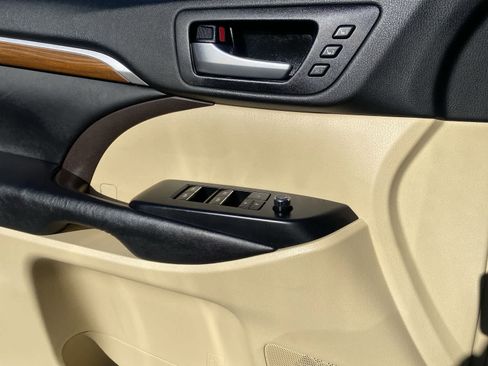 Used 2017 Toyota Highlander Limited image 22