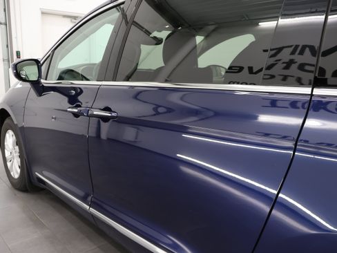 Used 2017 Chrysler Pacifica Touring-L FWD image 34