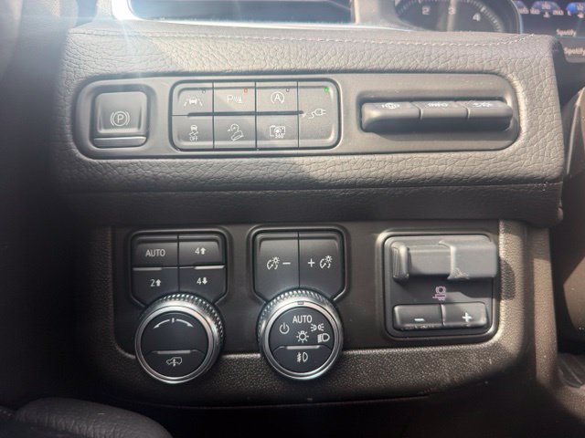 Used 2021 GMC Yukon Denali w/ Denali Ultimate Package AWD/4WD image 14