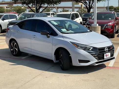 New 2025 Nissan Versa SR w/ Trunk Package image 4
