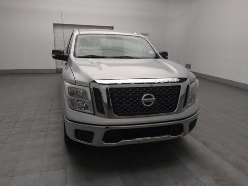 Used 2017 Nissan Titan SV image 14